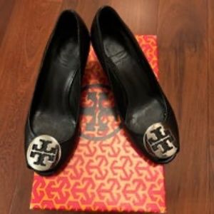 Tory Burch Wedge Sally - Black - Size 6